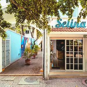 2* מלון Selina
